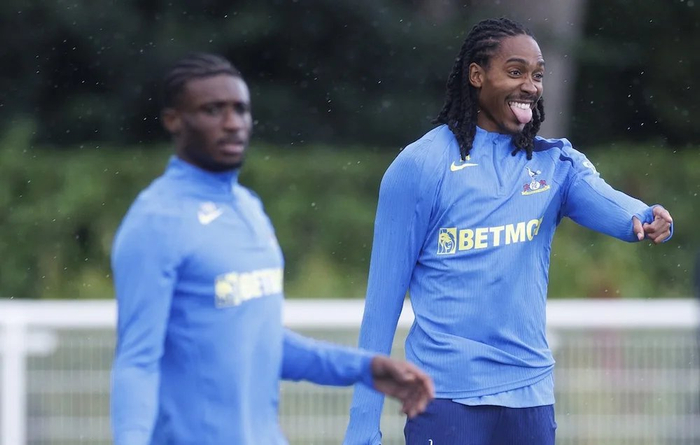 包含冲刺阶段比利亚雷亚尔备战足总杯；战术微调细节曝光；悬念犹存；轮换策略成焦点的词条