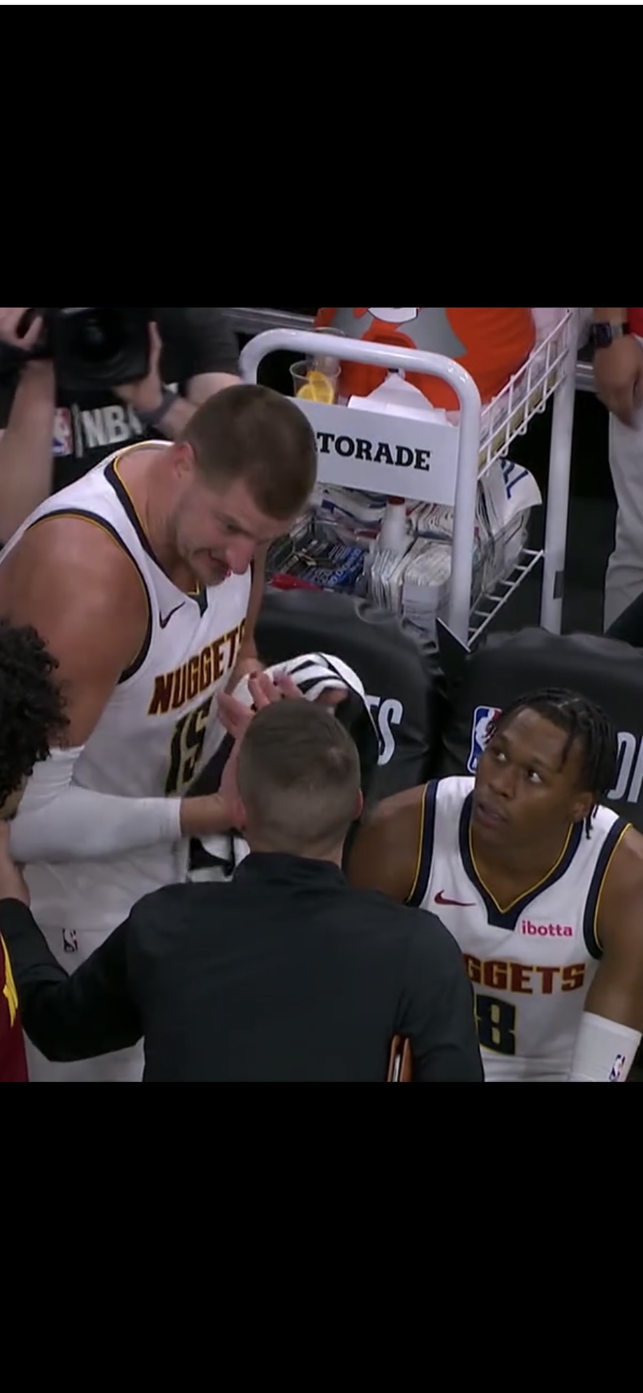 加时末段NBA常规赛传出新动向，洛杉矶快船伤情更新，管理层表态：压力陡增，资深球员宣示担当的简单介绍官网